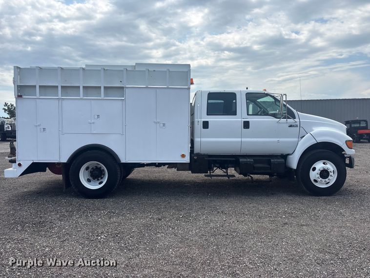 image for item EG9097 2002 Ford F750 Super Duty Crew Cab utility / service truck