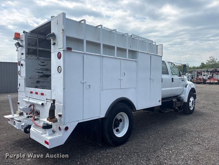 image for item EG9097 2002 Ford F750 Super Duty Crew Cab utility / service truck