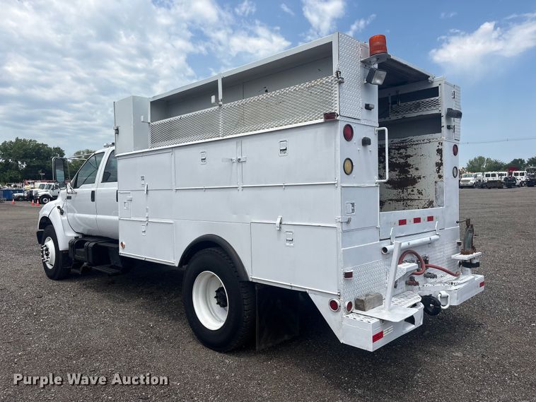 image for item EG9097 2002 Ford F750 Super Duty Crew Cab utility / service truck