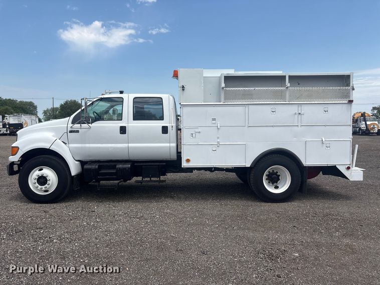 image for item EG9097 2002 Ford F750 Super Duty Crew Cab utility / service truck