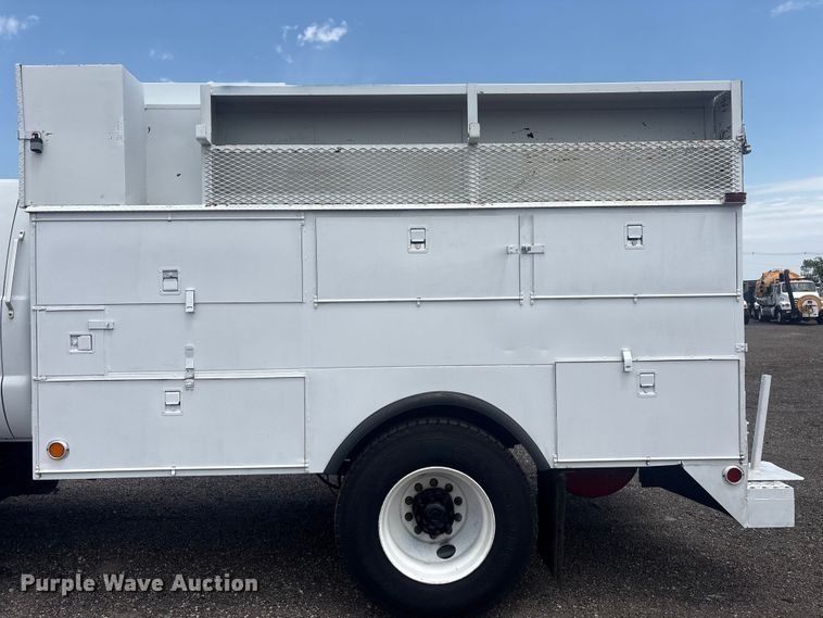 image for item EG9097 2002 Ford F750 Super Duty Crew Cab utility / service truck