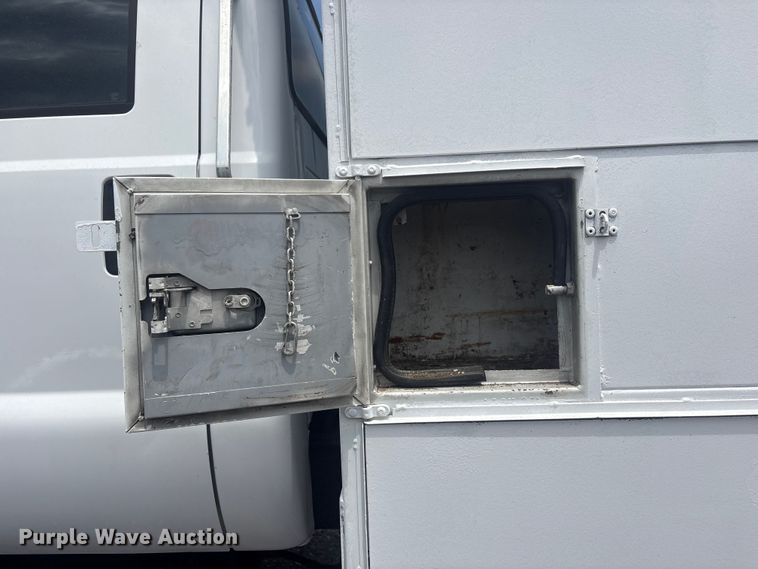 image for item EG9097 2002 Ford F750 Super Duty Crew Cab utility / service truck
