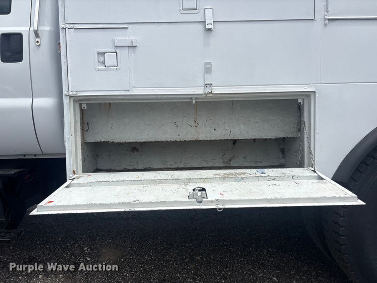 image for item EG9097 2002 Ford F750 Super Duty Crew Cab utility / service truck