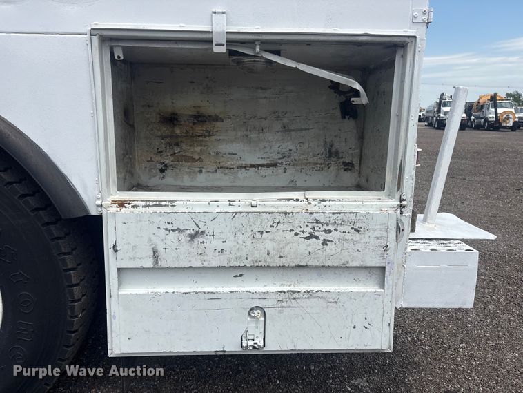 image for item EG9097 2002 Ford F750 Super Duty Crew Cab utility / service truck