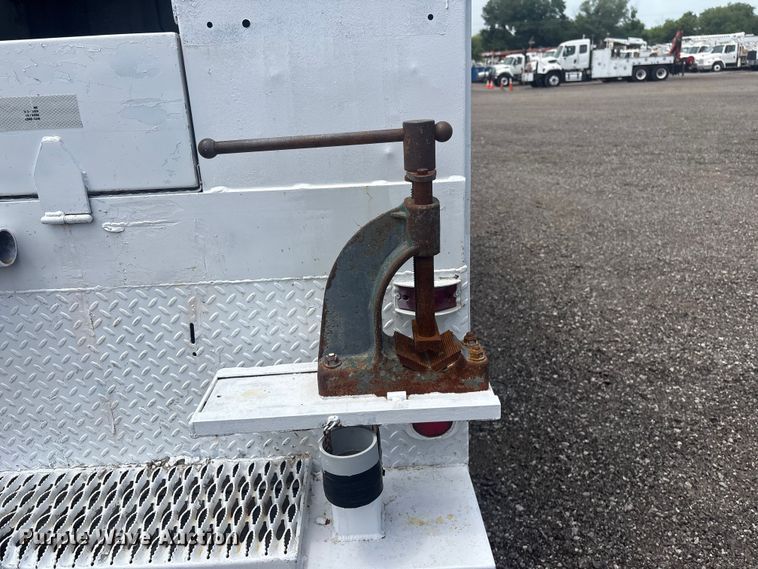 image for item EG9097 2002 Ford F750 Super Duty Crew Cab utility / service truck
