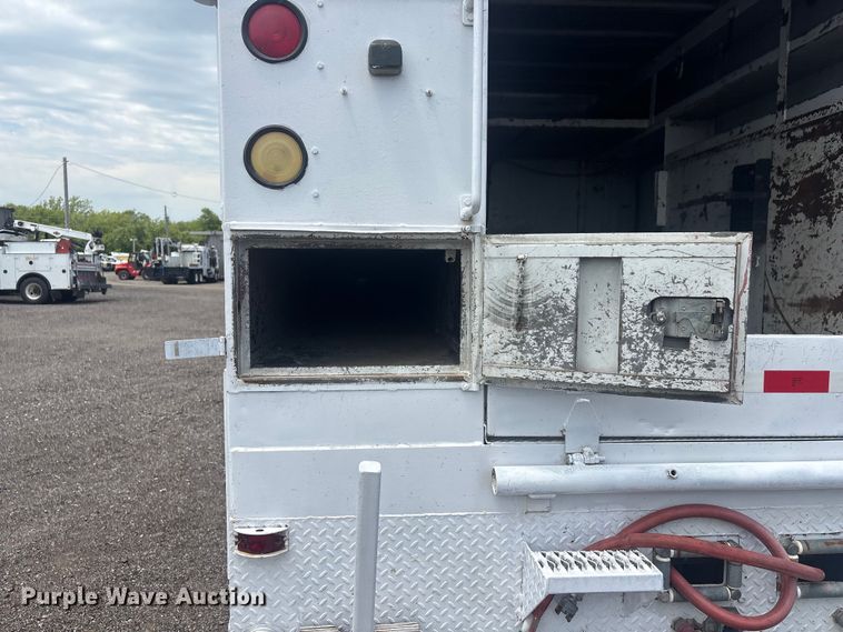 image for item EG9097 2002 Ford F750 Super Duty Crew Cab utility / service truck