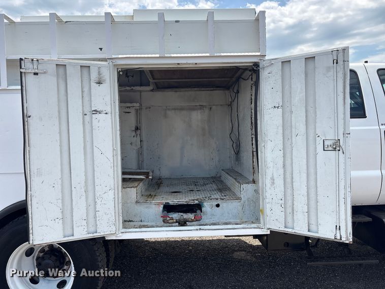 image for item EG9097 2002 Ford F750 Super Duty Crew Cab utility / service truck