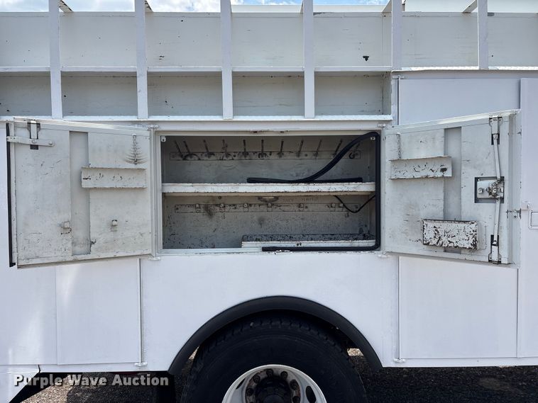 image for item EG9097 2002 Ford F750 Super Duty Crew Cab utility / service truck