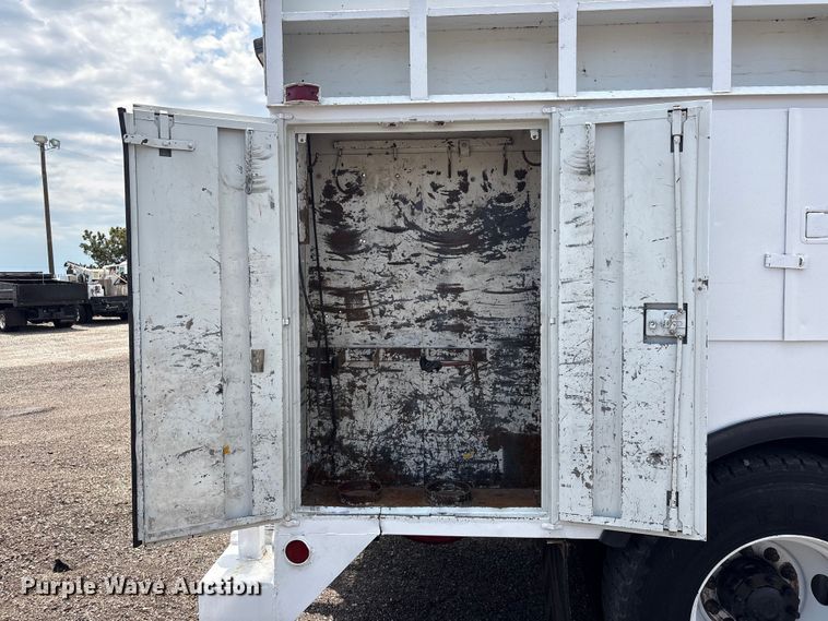 image for item EG9097 2002 Ford F750 Super Duty Crew Cab utility / service truck