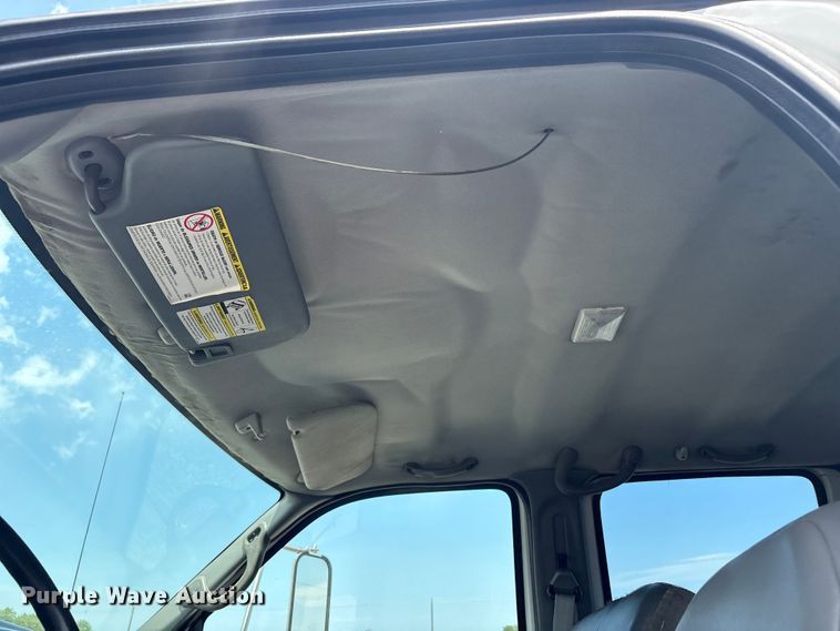 image for item EG9097 2002 Ford F750 Super Duty Crew Cab utility / service truck