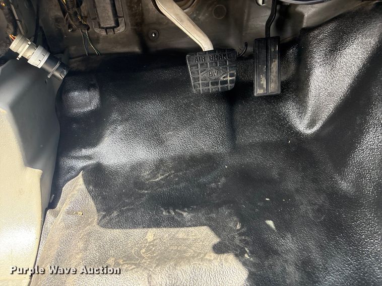 image for item EG9097 2002 Ford F750 Super Duty Crew Cab utility / service truck