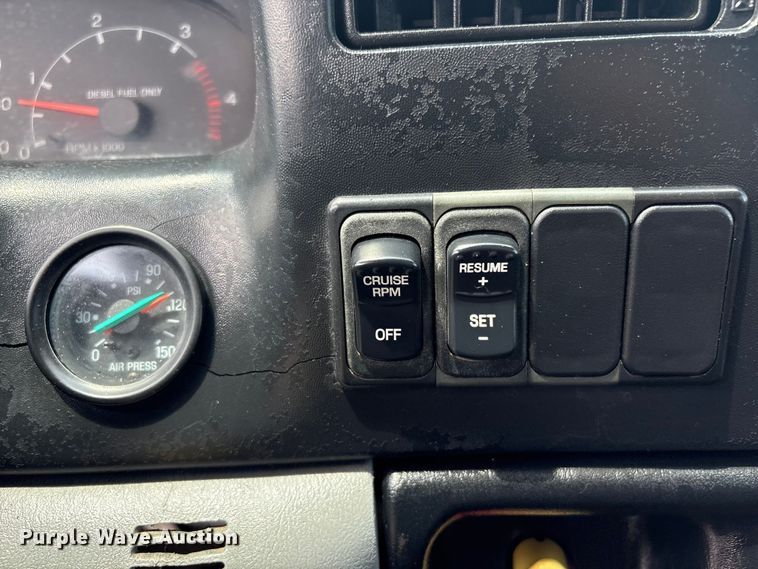 image for item EG9097 2002 Ford F750 Super Duty Crew Cab utility / service truck