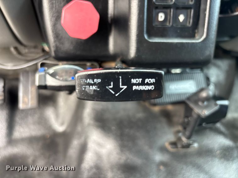 image for item EG9097 2002 Ford F750 Super Duty Crew Cab utility / service truck