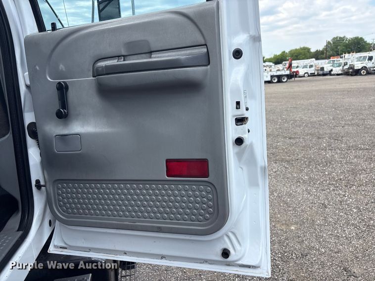 image for item EG9097 2002 Ford F750 Super Duty Crew Cab utility / service truck