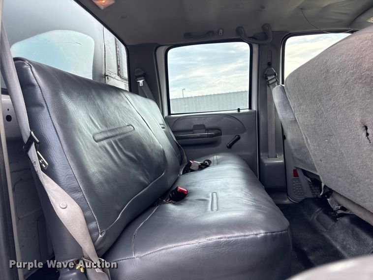 image for item EG9097 2002 Ford F750 Super Duty Crew Cab utility / service truck