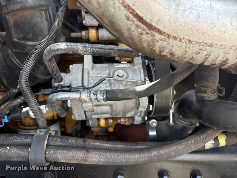 image for item EG9097 2002 Ford F750 Super Duty Crew Cab utility / service truck