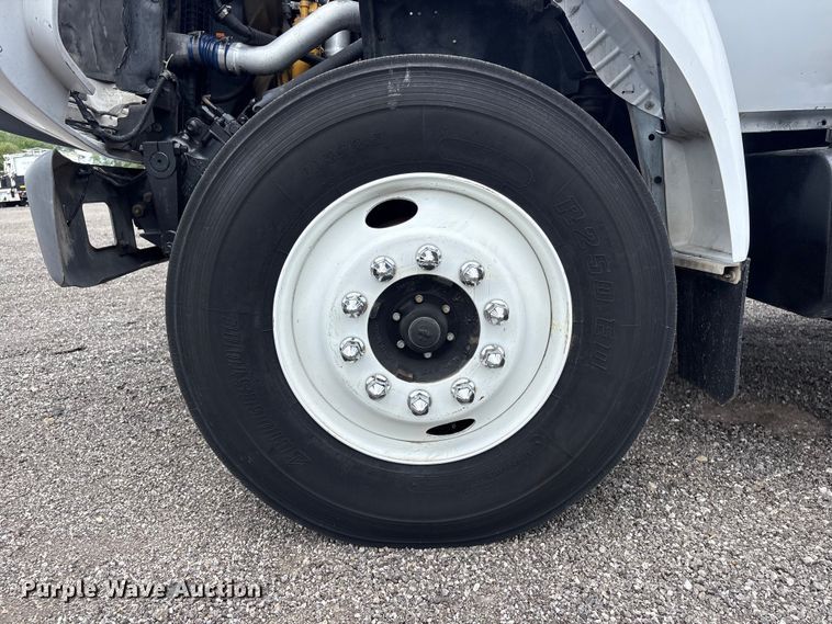 image for item EG9097 2002 Ford F750 Super Duty Crew Cab utility / service truck