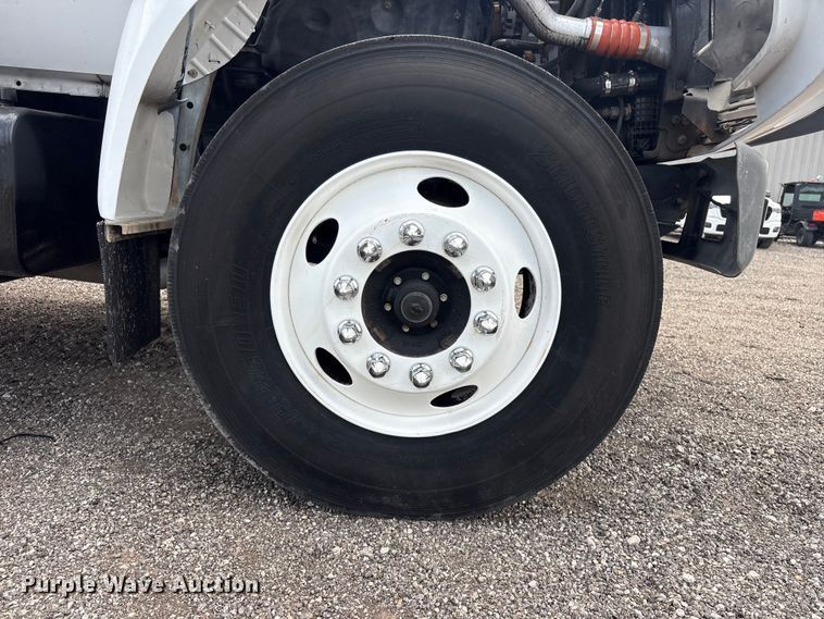image for item EG9097 2002 Ford F750 Super Duty Crew Cab utility / service truck