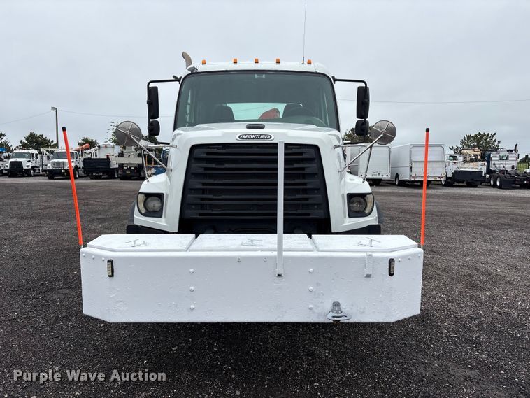 image for item EG9100 2014 Freightliner 108SD crane truck
