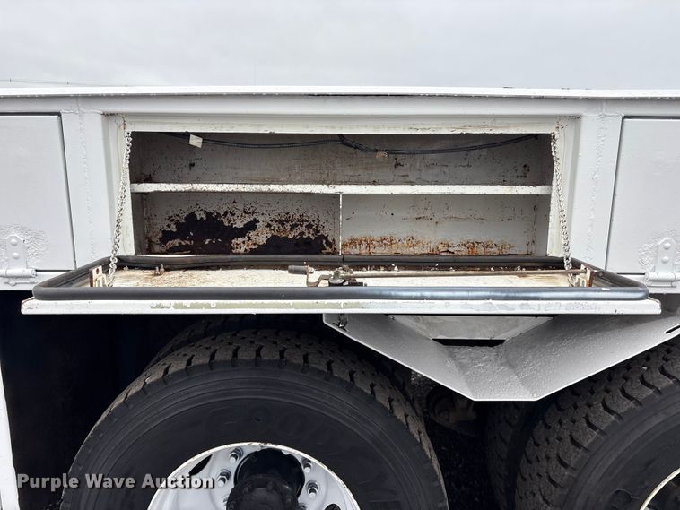 image for item EG9100 2014 Freightliner 108SD crane truck
