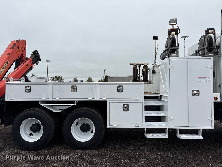 image for item EG9100 2014 Freightliner 108SD crane truck