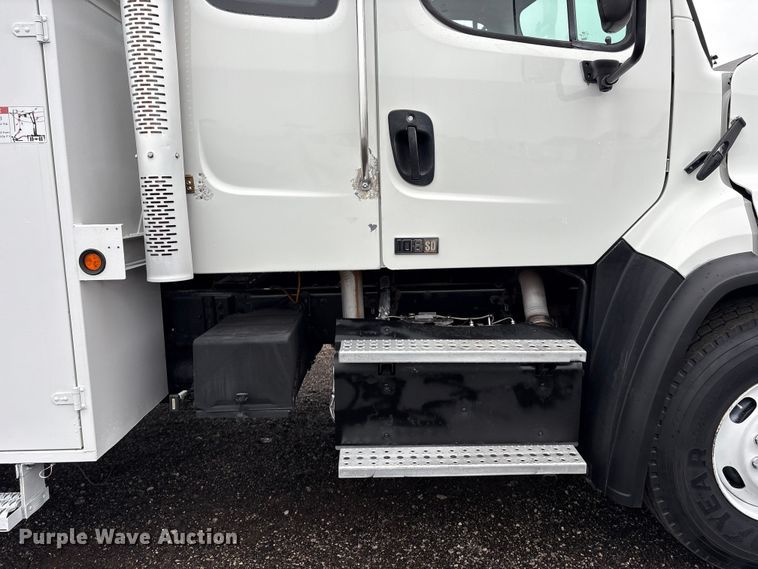 image for item EG9100 2014 Freightliner 108SD crane truck