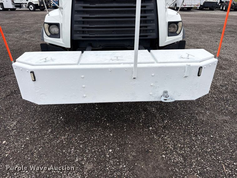 image for item EG9100 2014 Freightliner 108SD crane truck