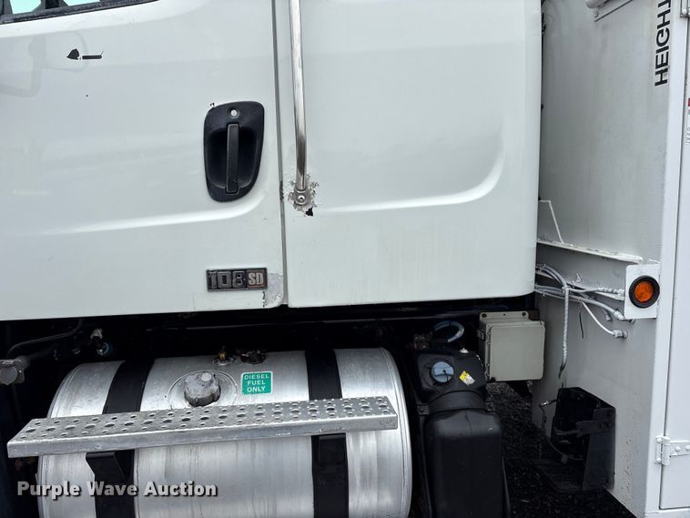image for item EG9100 2014 Freightliner 108SD crane truck