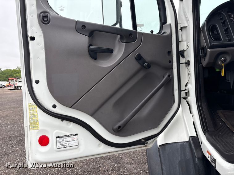 image for item EG9100 2014 Freightliner 108SD crane truck