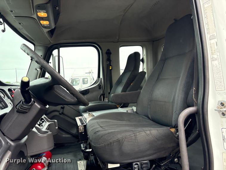 image for item EG9100 2014 Freightliner 108SD crane truck