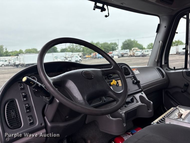 image for item EG9100 2014 Freightliner 108SD crane truck