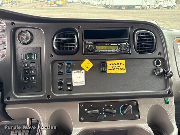 image for item EG9100 2014 Freightliner 108SD crane truck