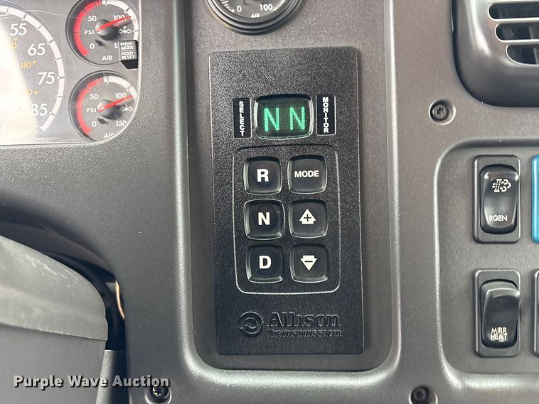 image for item EG9100 2014 Freightliner 108SD crane truck