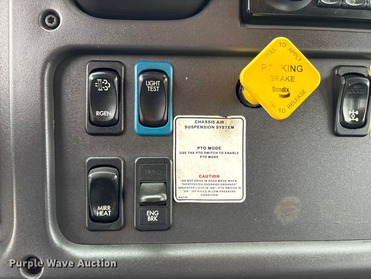 image for item EG9100 2014 Freightliner 108SD crane truck