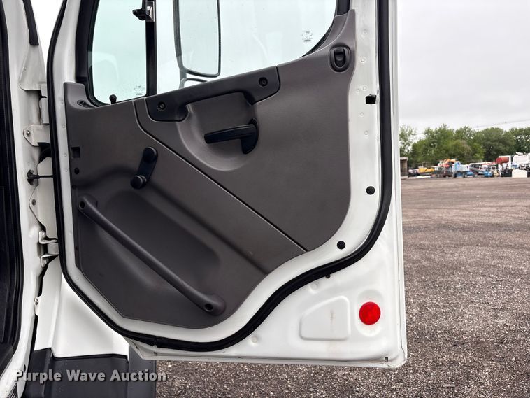 image for item EG9100 2014 Freightliner 108SD crane truck