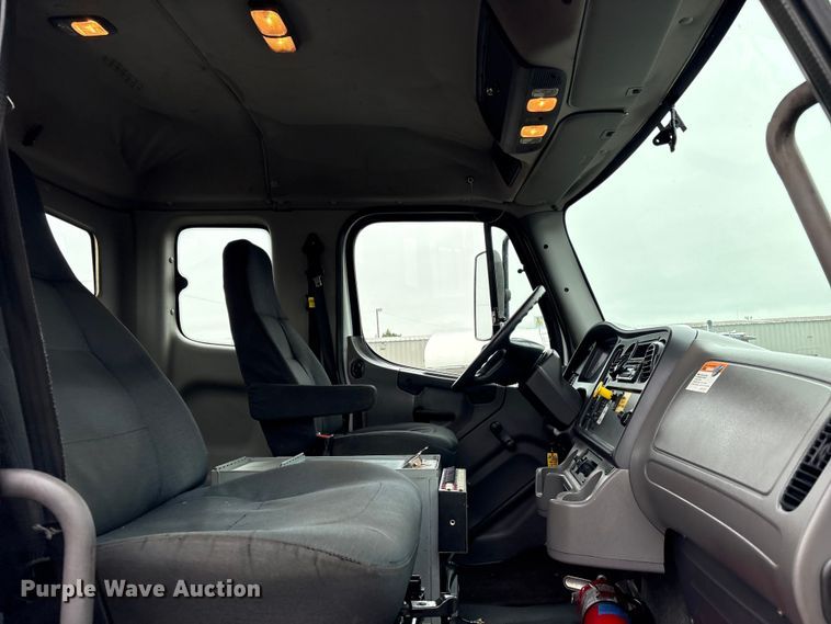 image for item EG9100 2014 Freightliner 108SD crane truck