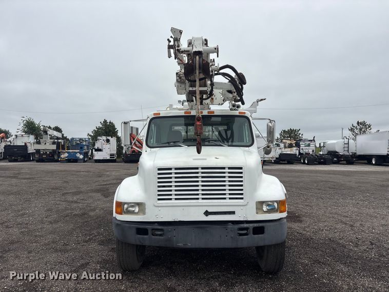 image for item EG9106 1999 International 4900 crane truck