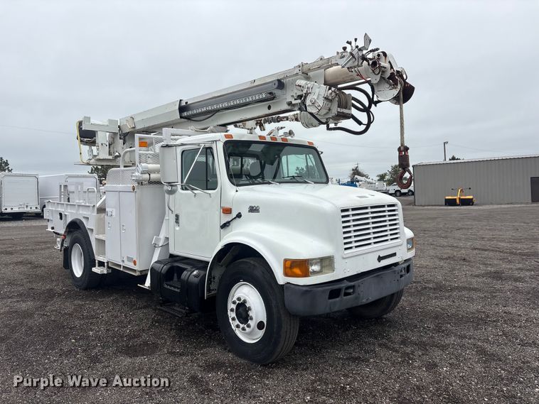 image for item EG9106 1999 International 4900 crane truck