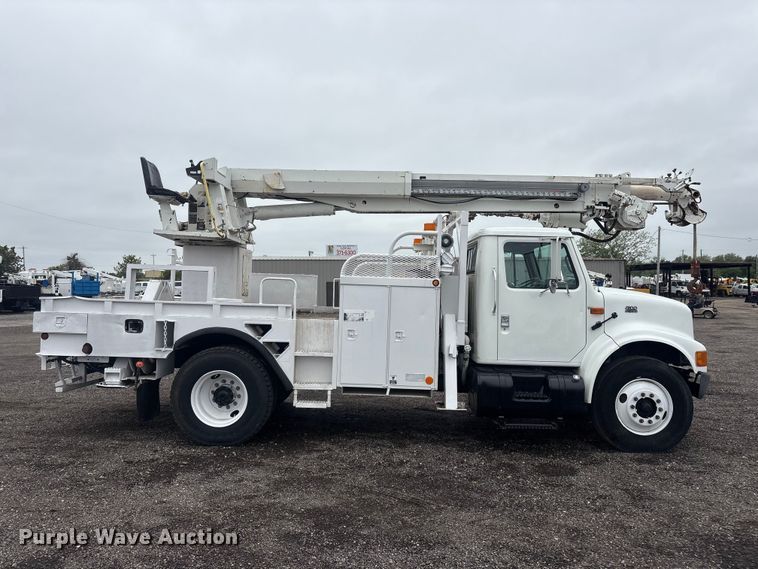 image for item EG9106 1999 International 4900 crane truck