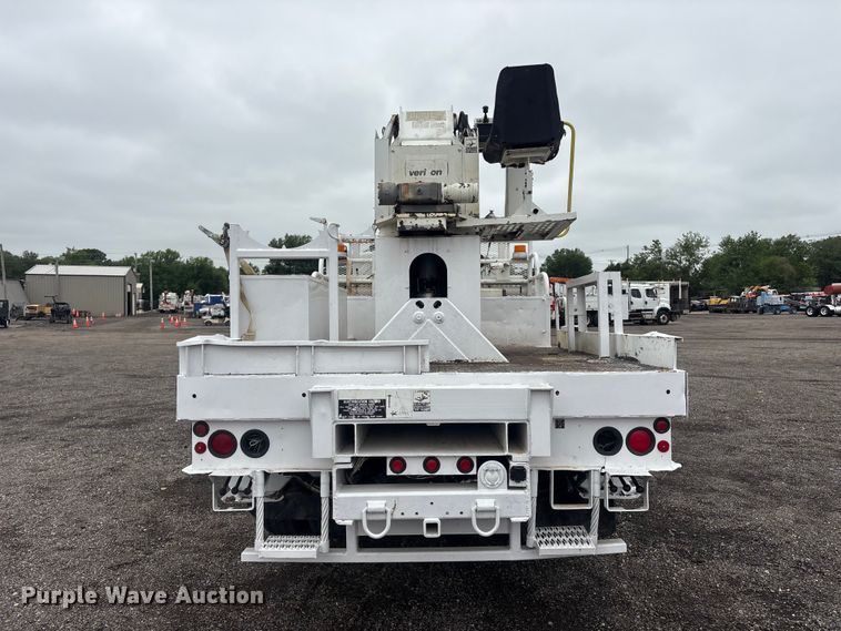 image for item EG9106 1999 International 4900 crane truck