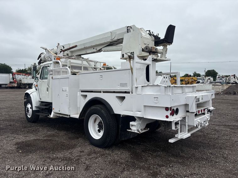 image for item EG9106 1999 International 4900 crane truck