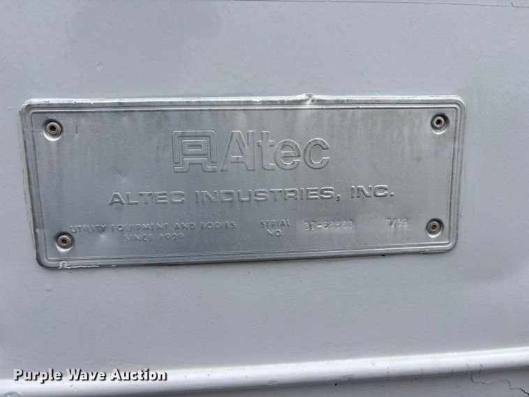 image for item EG9106 1999 International 4900 crane truck