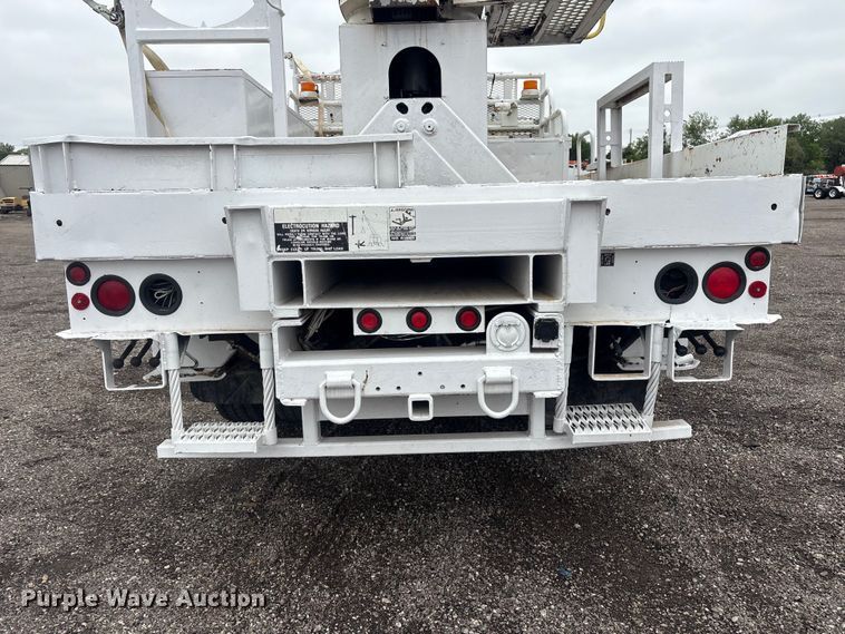 image for item EG9106 1999 International 4900 crane truck