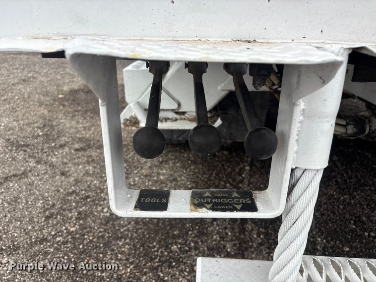 image for item EG9106 1999 International 4900 crane truck