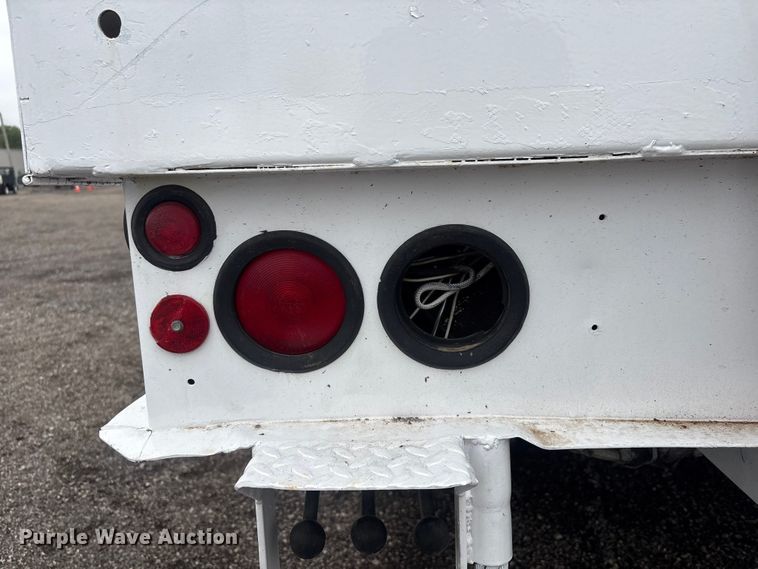 image for item EG9106 1999 International 4900 crane truck