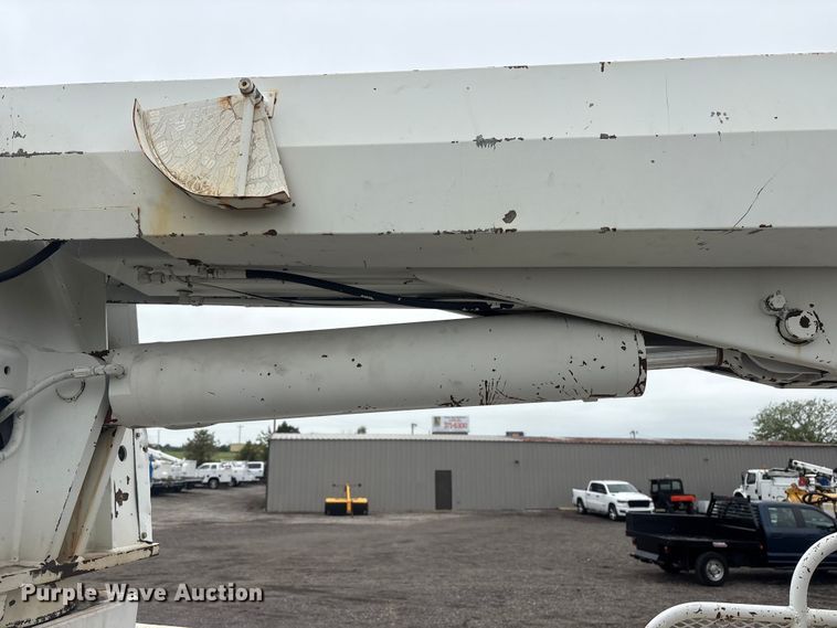 image for item EG9106 1999 International 4900 crane truck
