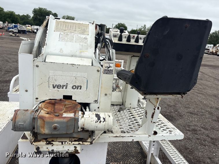 image for item EG9106 1999 International 4900 crane truck