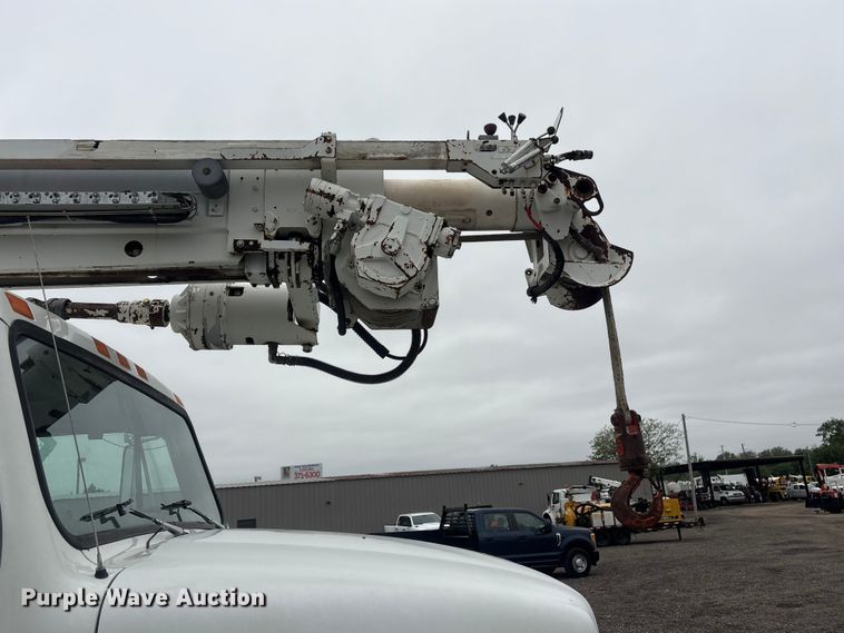 image for item EG9106 1999 International 4900 crane truck