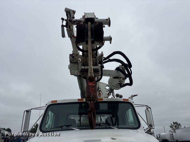 image for item EG9106 1999 International 4900 crane truck