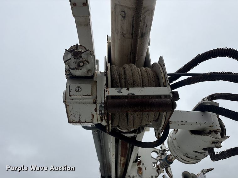 image for item EG9106 1999 International 4900 crane truck